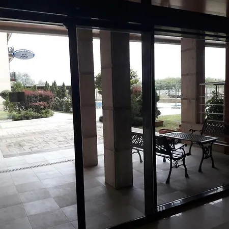 Bay شقة فندقية 2*